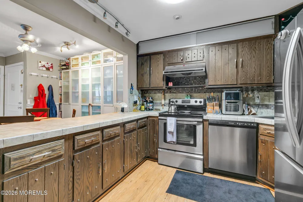 20 Western Reach Red Bank, NJ 07701