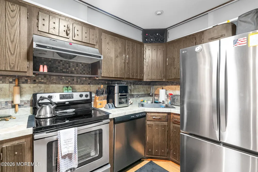 20 Western Reach Red Bank, NJ 07701