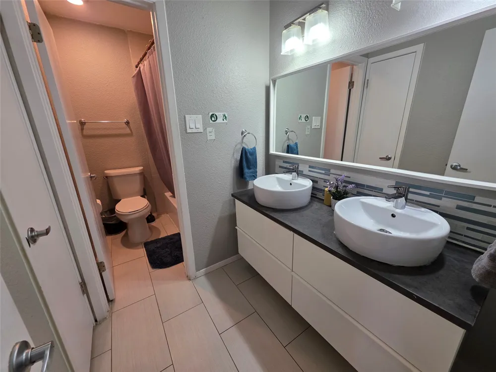 11815 Lochridge Drive #B Austin, TX 78758