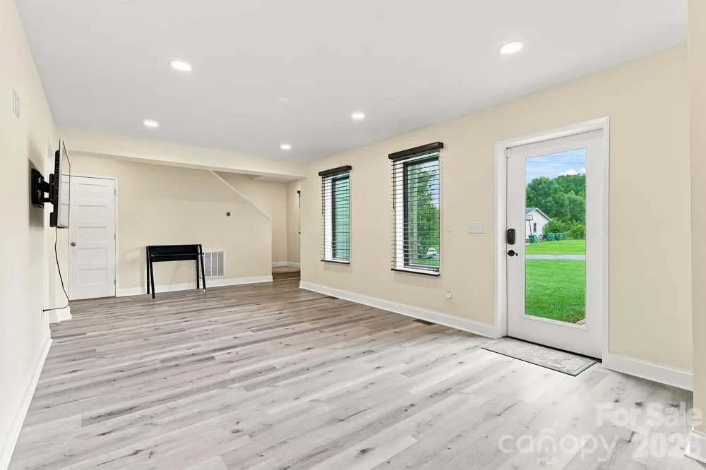 108 W Lee Avenue Bessemer City, NC 28016