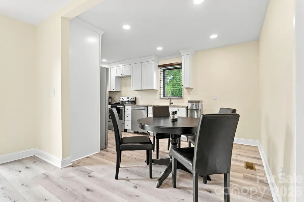 108 W Lee Avenue Bessemer City, NC 28016