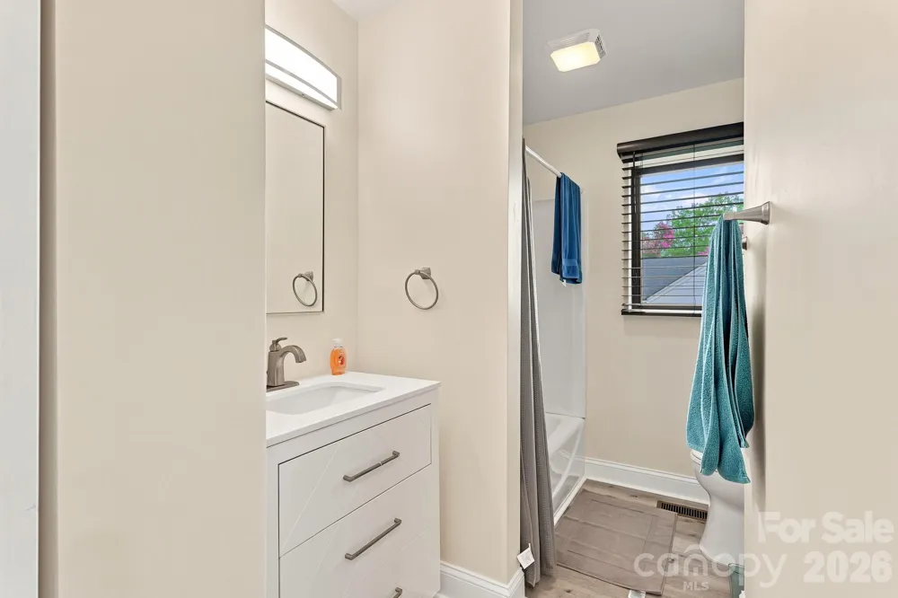108 W Lee Avenue Bessemer City, NC 28016