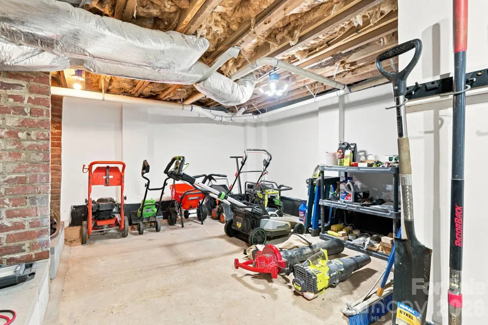 108 W Lee Avenue Bessemer City, NC 28016