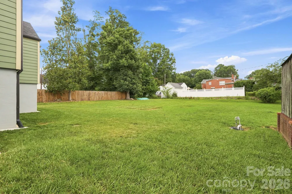 108 W Lee Avenue Bessemer City, NC 28016