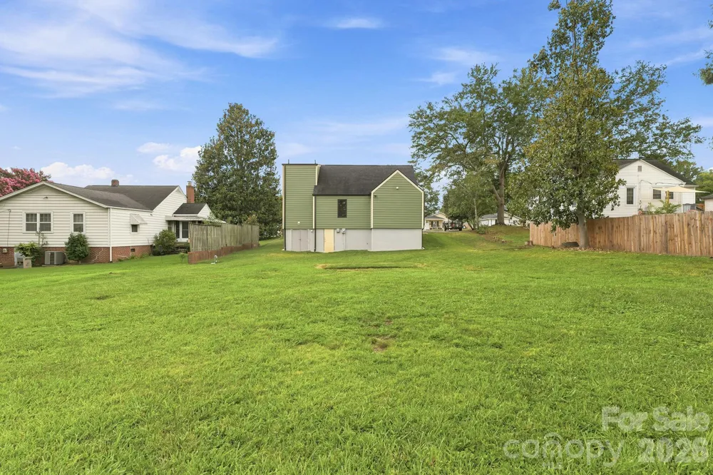 108 W Lee Avenue Bessemer City, NC 28016