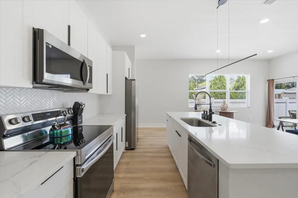 2644 42ND AVENUE St Petersburg, FL 33714