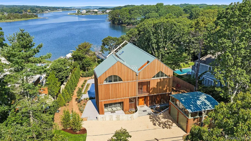25 Bluff Point Road Sag Harbor, NY 11963