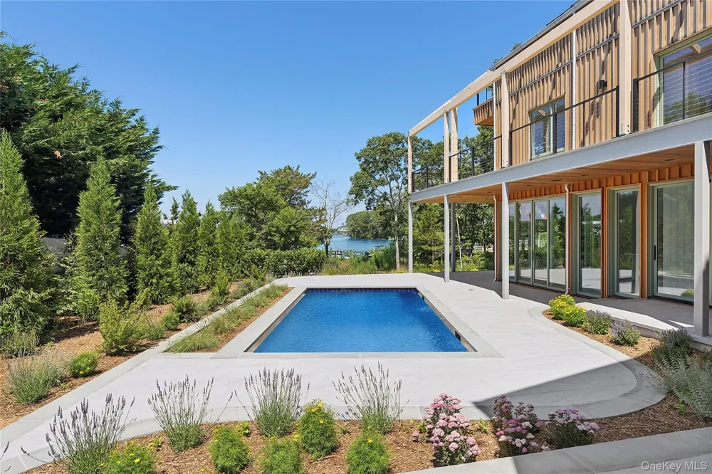 25 Bluff Point Road Sag Harbor, NY 11963