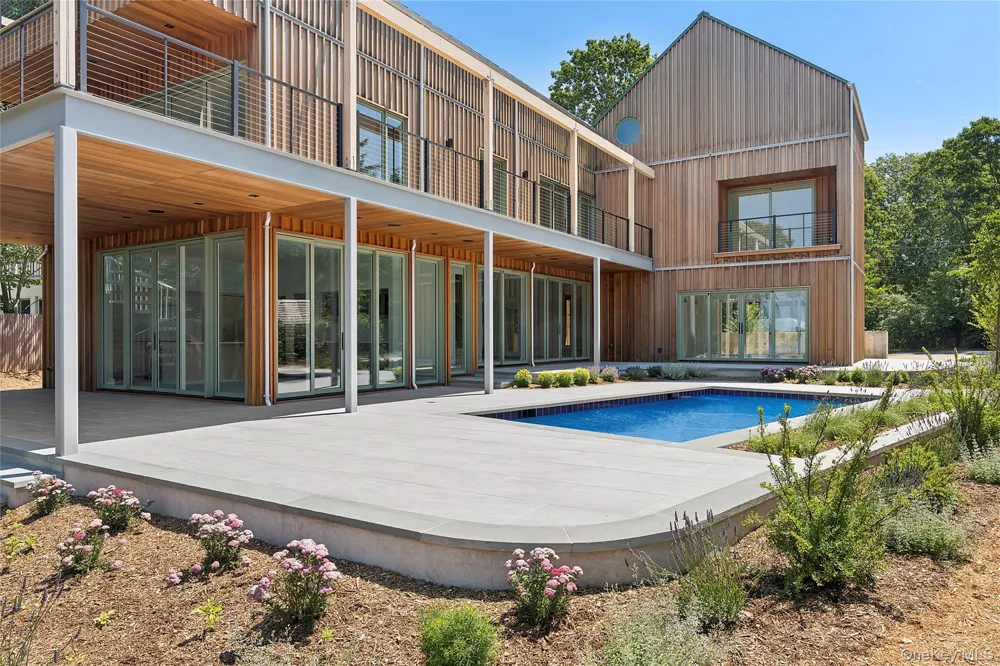 25 Bluff Point Road Sag Harbor, NY 11963