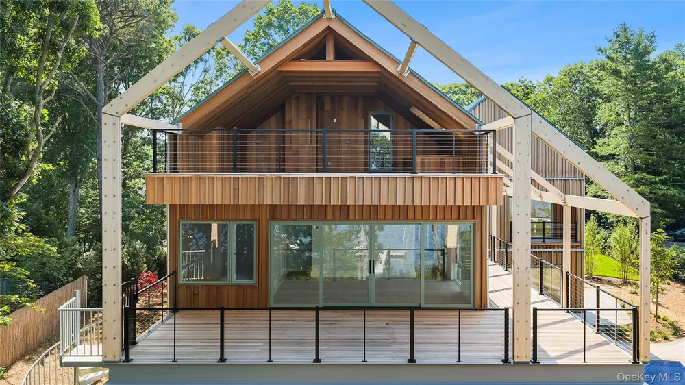 25 Bluff Point Road Sag Harbor, NY 11963