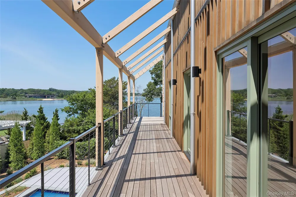 25 Bluff Point Road Sag Harbor, NY 11963