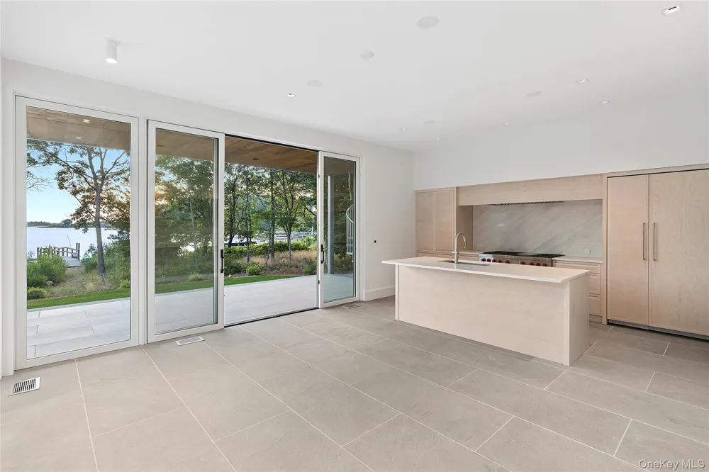 25 Bluff Point Road Sag Harbor, NY 11963