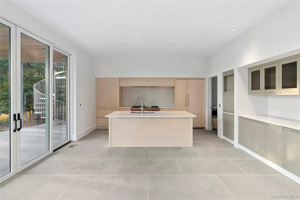 25 Bluff Point Road Sag Harbor, NY 11963