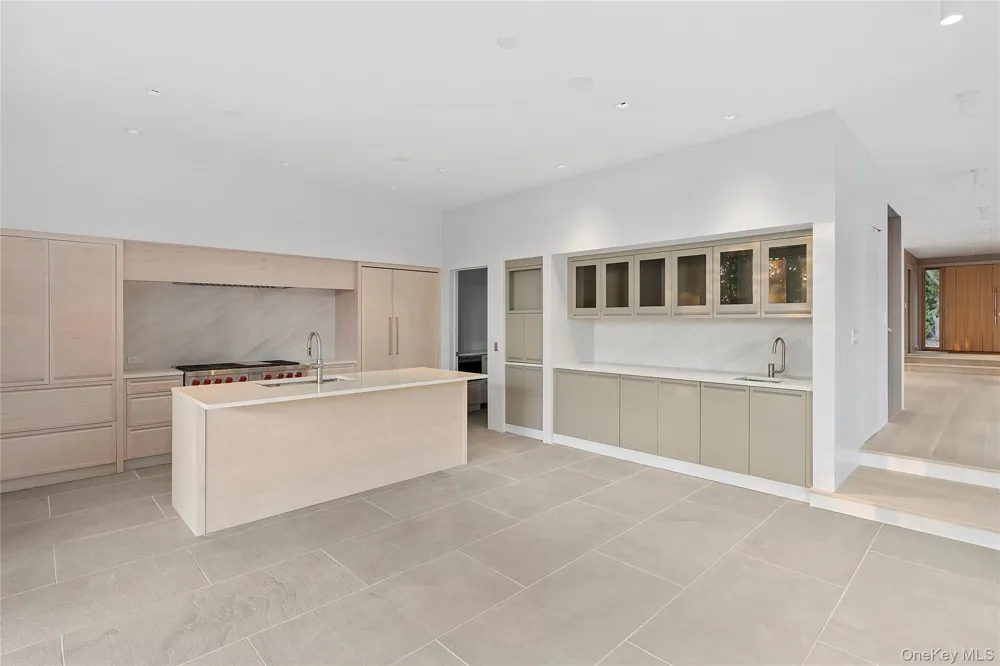 25 Bluff Point Road Sag Harbor, NY 11963