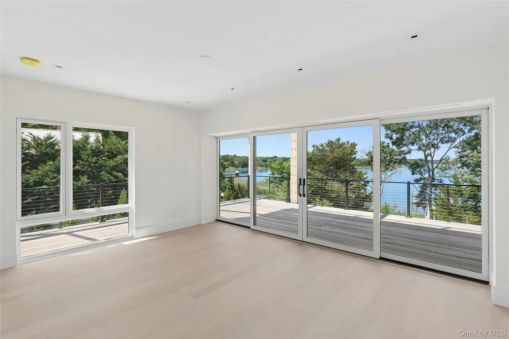 25 Bluff Point Road Sag Harbor, NY 11963