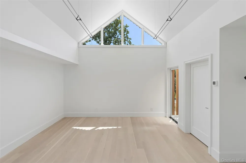 25 Bluff Point Road Sag Harbor, NY 11963