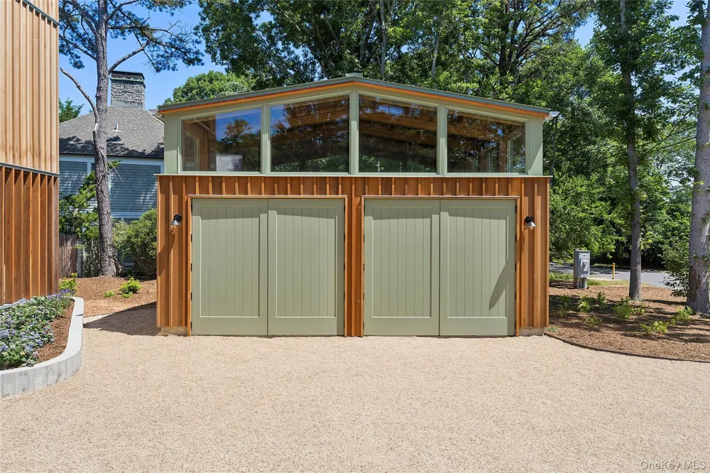 25 Bluff Point Road Sag Harbor, NY 11963