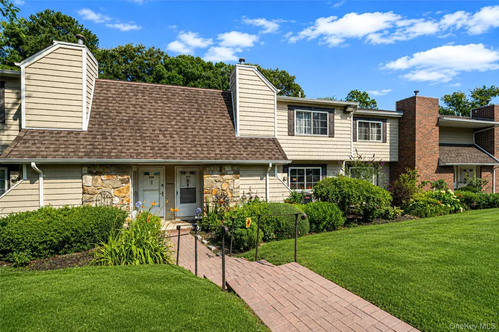 244 Lake Pointe Circle ##244 Middle Island, NY 11953