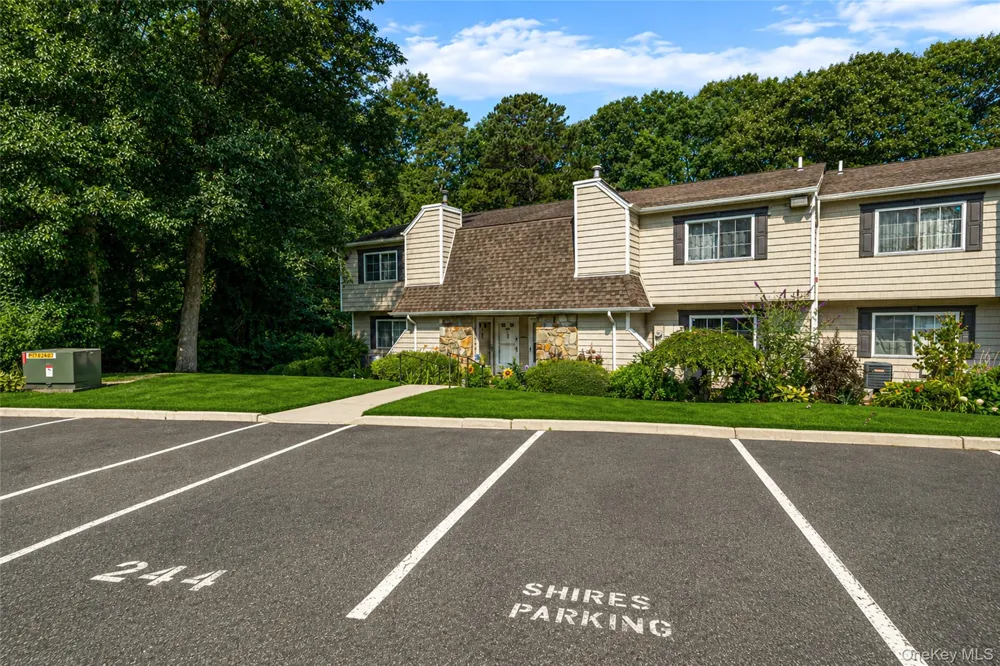 244 Lake Pointe Circle ##244 Middle Island, NY 11953