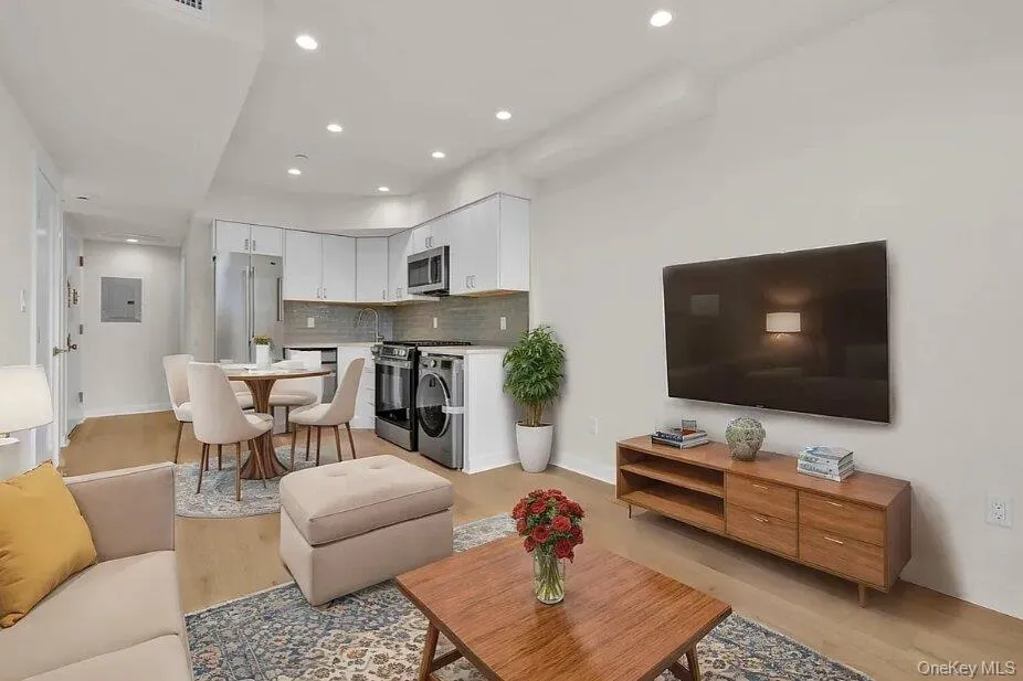 2525 31st Avenue #7A Astoria, NY 11106