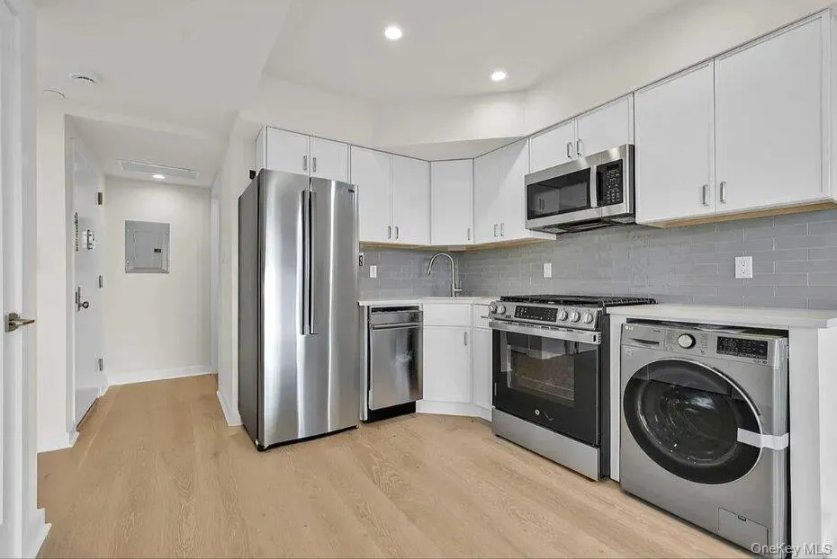 2525 31st Avenue #7A Astoria, NY 11106