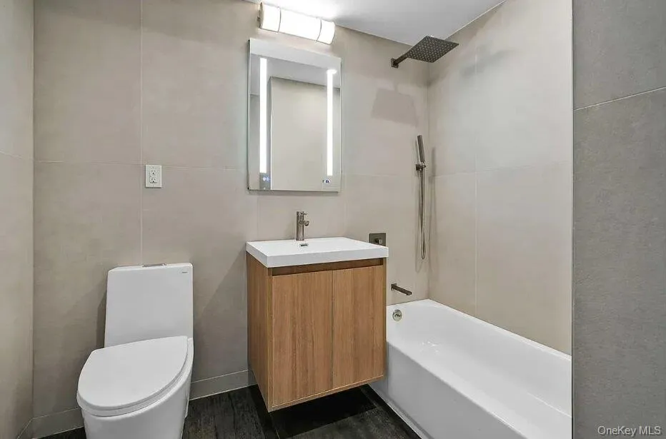 2525 31st Avenue #7A Astoria, NY 11106