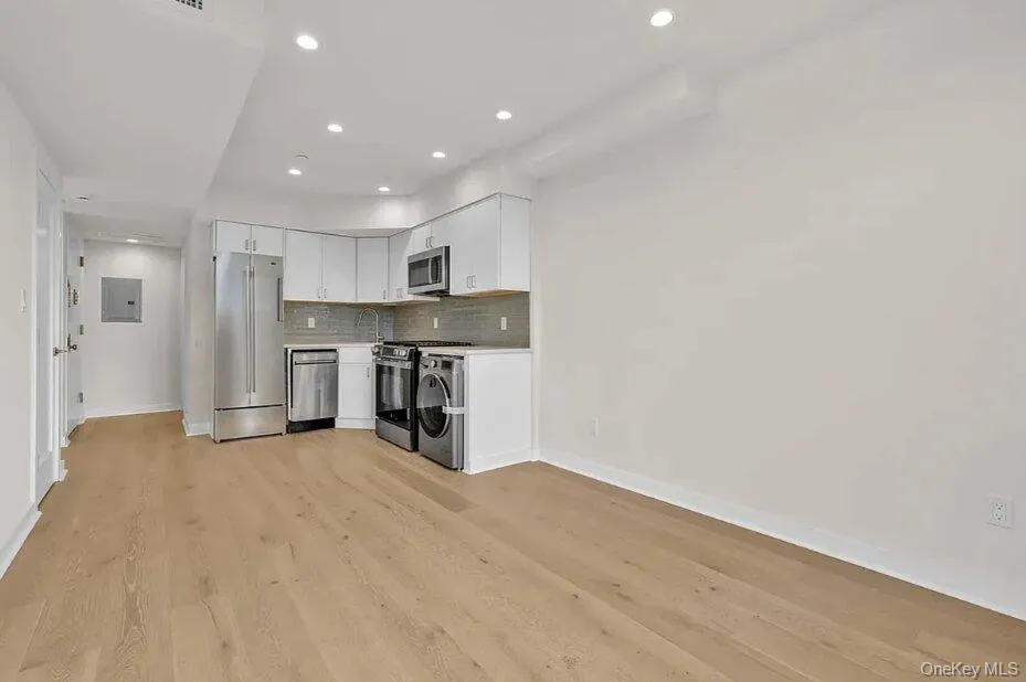 2525 31st Avenue #7A Astoria, NY 11106