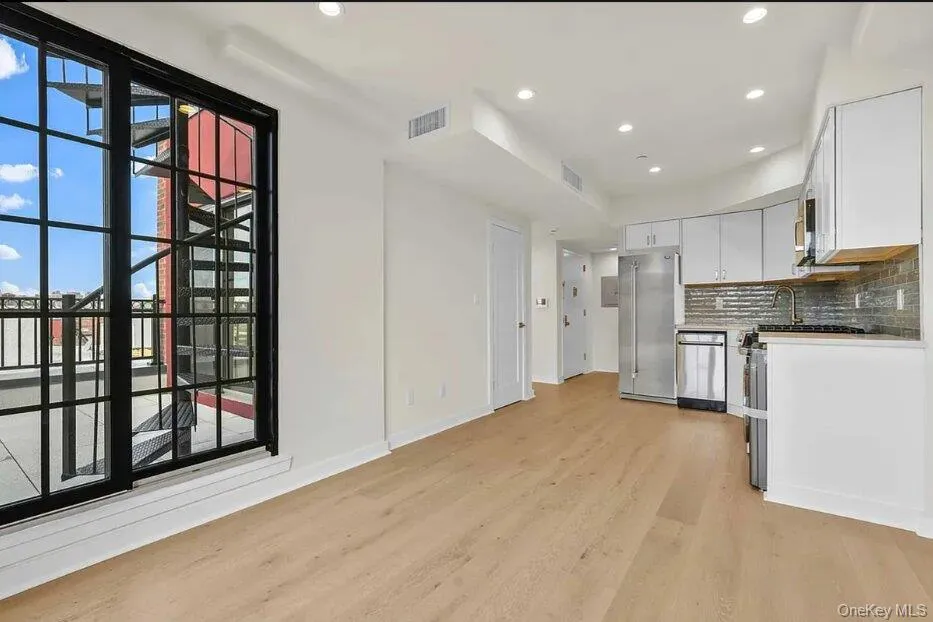 2525 31st Avenue #7A Astoria, NY 11106