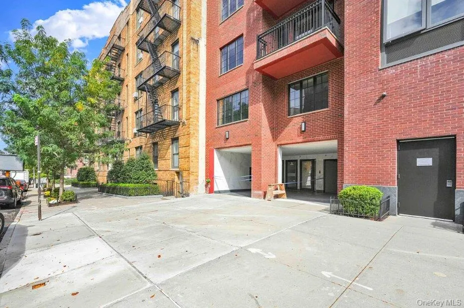 2525 31st Avenue #7A Astoria, NY 11106