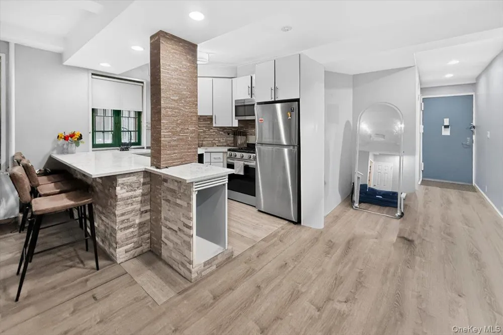 2160 E Tremont Avenue #3B Bronx, NY 10462