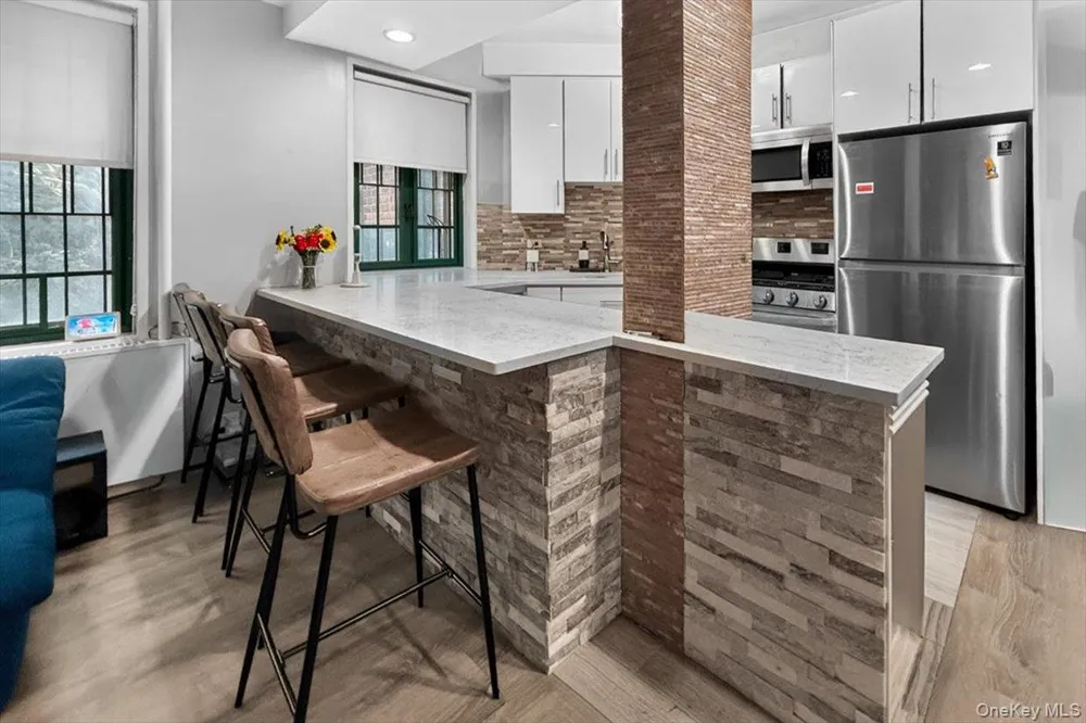 2160 E Tremont Avenue #3B Bronx, NY 10462