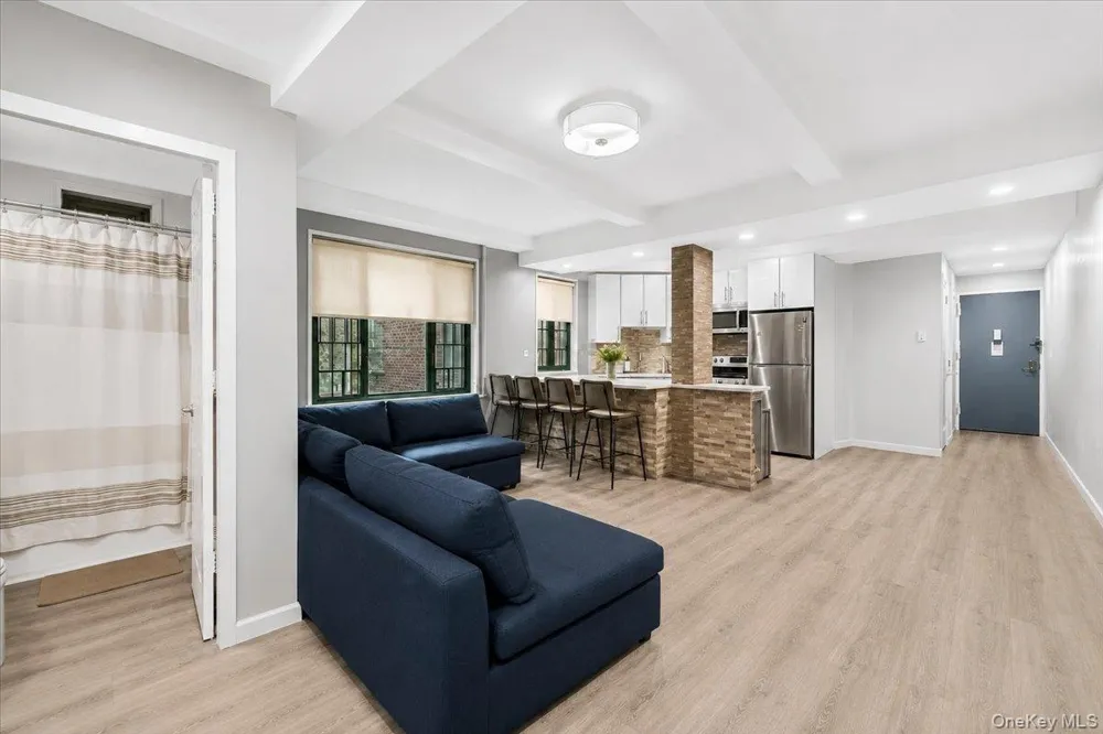 2160 E Tremont Avenue #3B Bronx, NY 10462