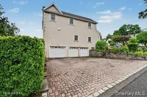 52 Francis Lane Greenwich, CT 06831
