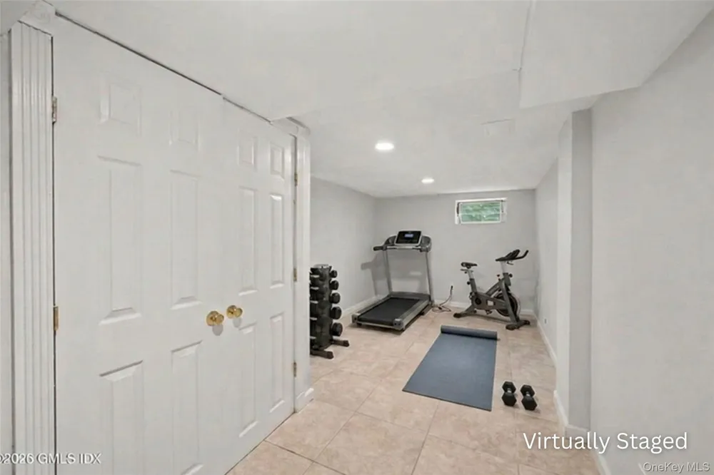 52 Francis Lane Greenwich, CT 06831
