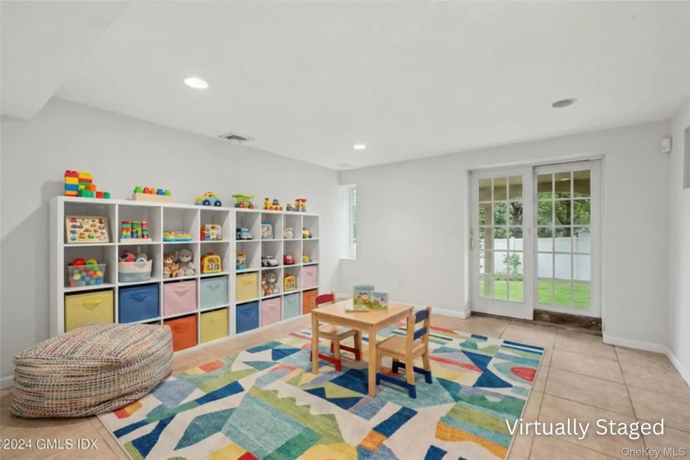 52 Francis Lane Greenwich, CT 06831