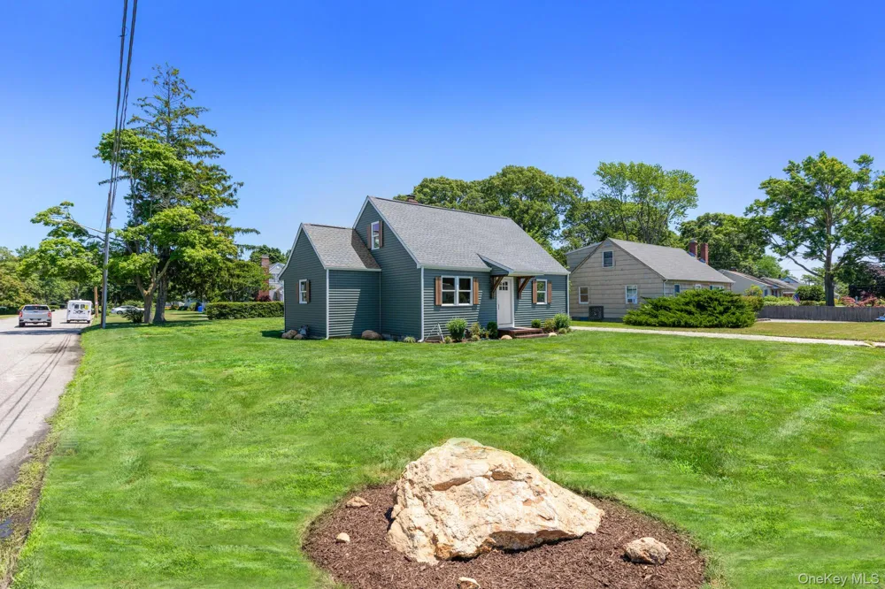 90 Sunrise Avenue Riverhead, NY 11901