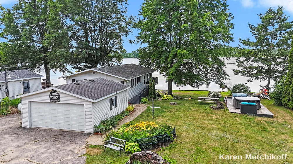 4991 Lakeview Drive Coral, MI 49322