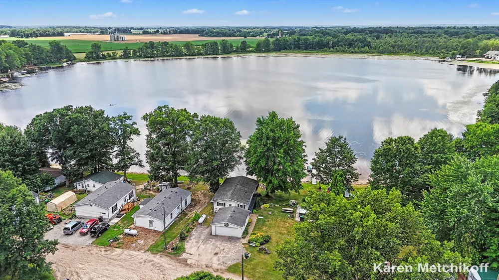 4991 Lakeview Drive Coral, MI 49322
