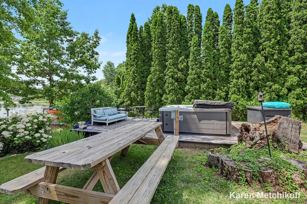 4991 Lakeview Drive Coral, MI 49322