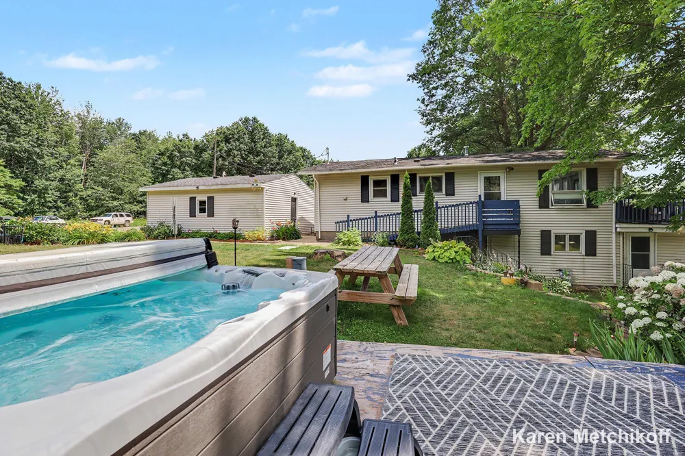 4991 Lakeview Drive Coral, MI 49322