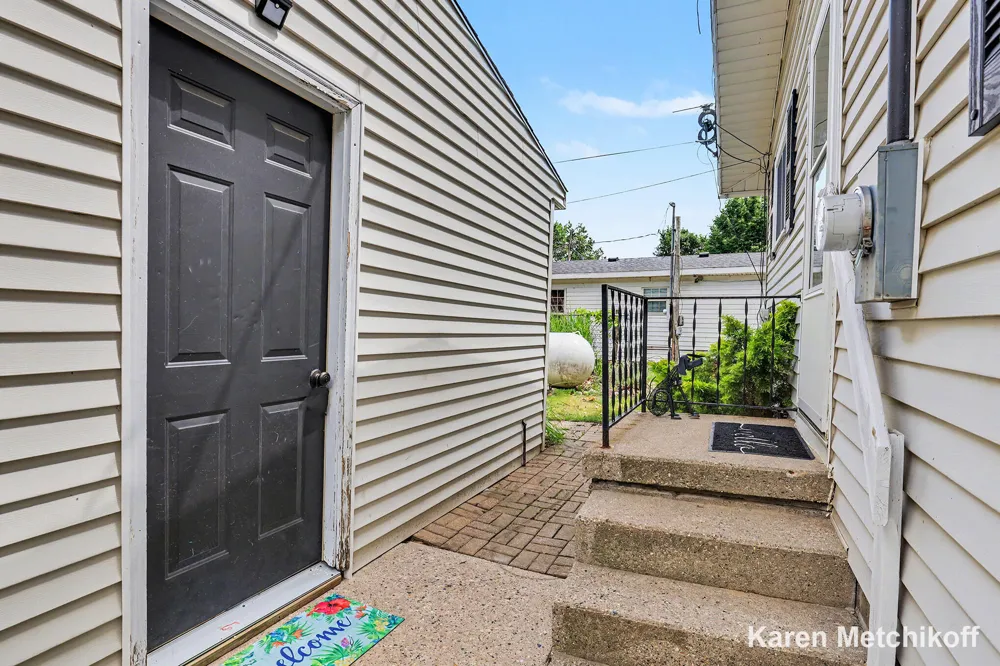 4991 Lakeview Drive Coral, MI 49322