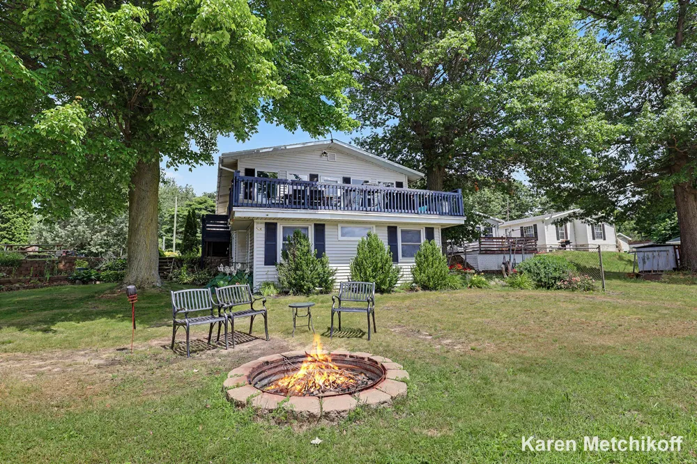 4991 Lakeview Drive Coral, MI 49322