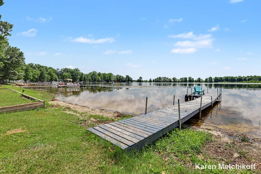 4991 Lakeview Drive Coral, MI 49322