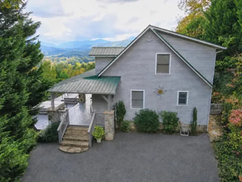 3023 Bear Lane