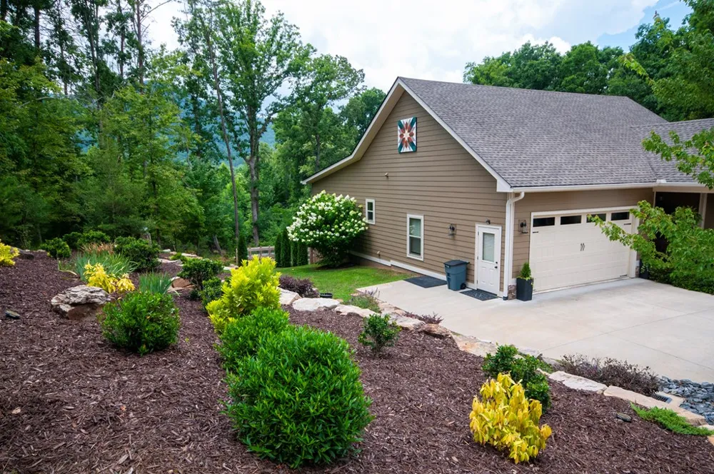 2068 Gallatin Road Young Harris, GA 30582