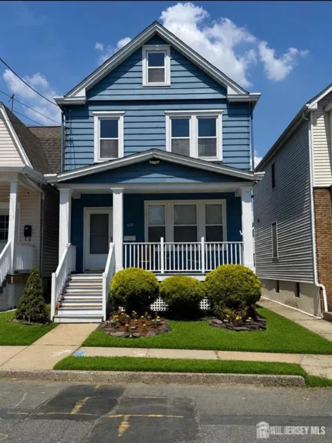 619 Lee Street
