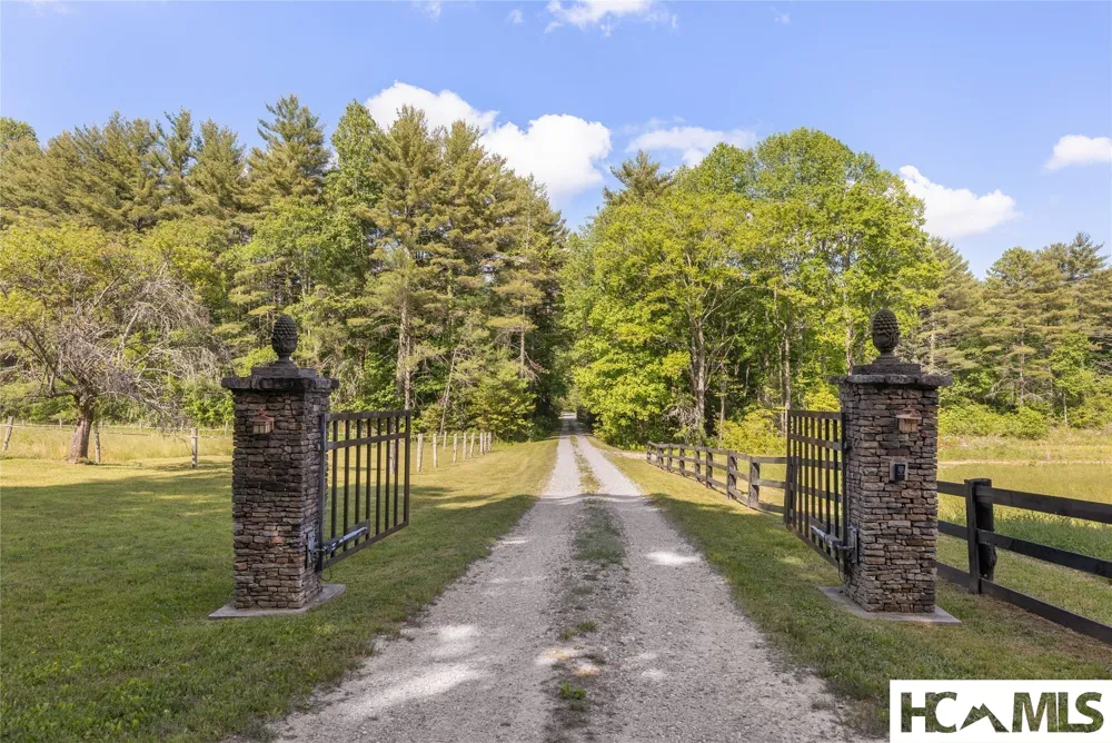 185 Hemlock Lane Sapphire, NC 28774