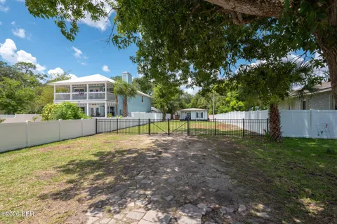 1438 Riverside Drive