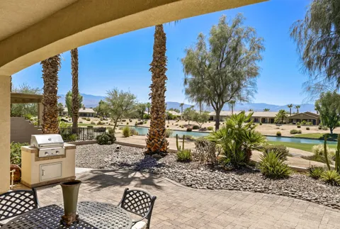 39375 Camino Piscina