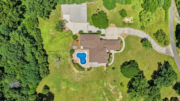 424 Hewgleys Road South Pittsburg, TN 37380